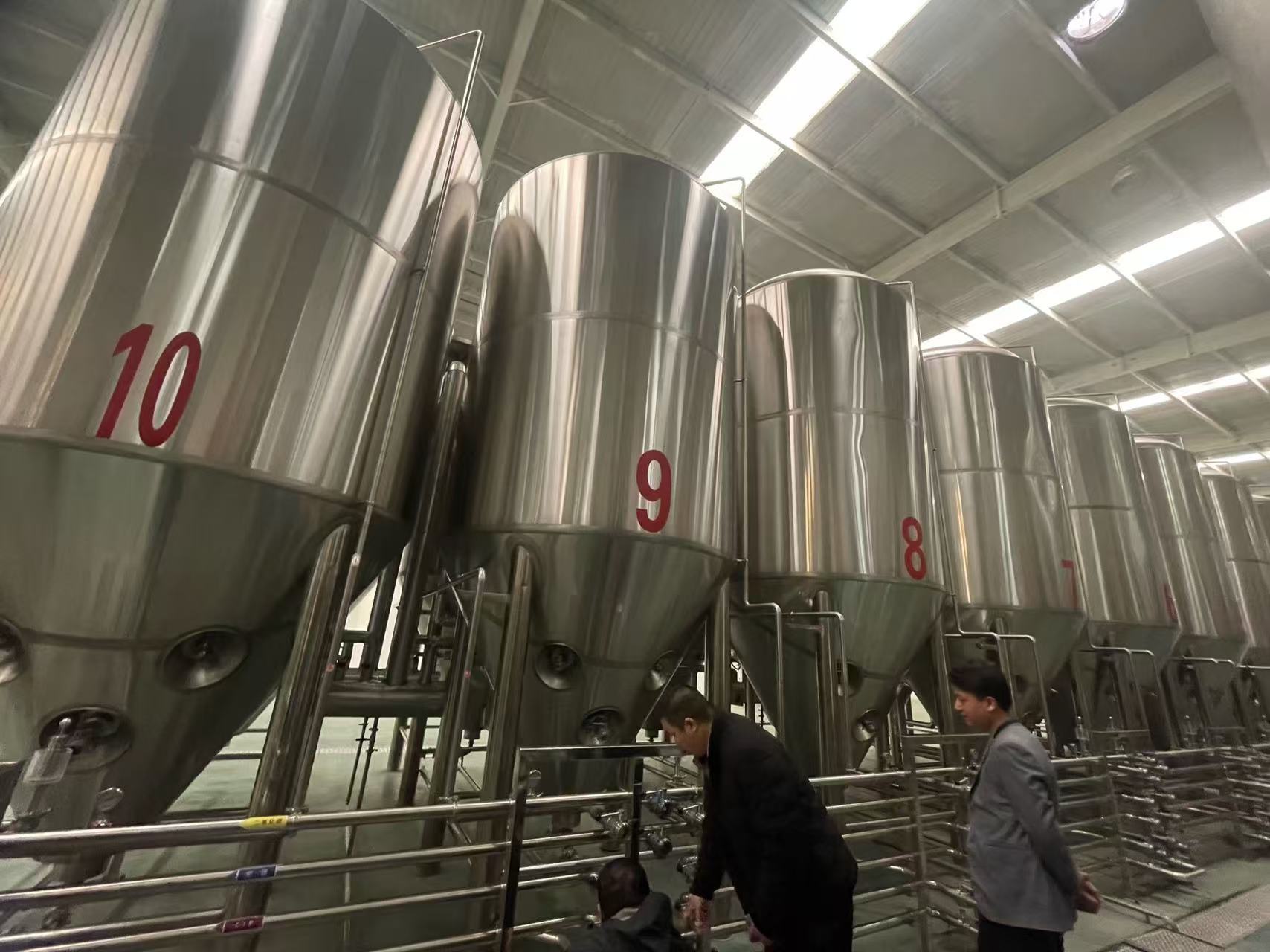 三亚精酿啤酒设备厂—平面布置、设备设计、制造、调试、培训等一条龙服务